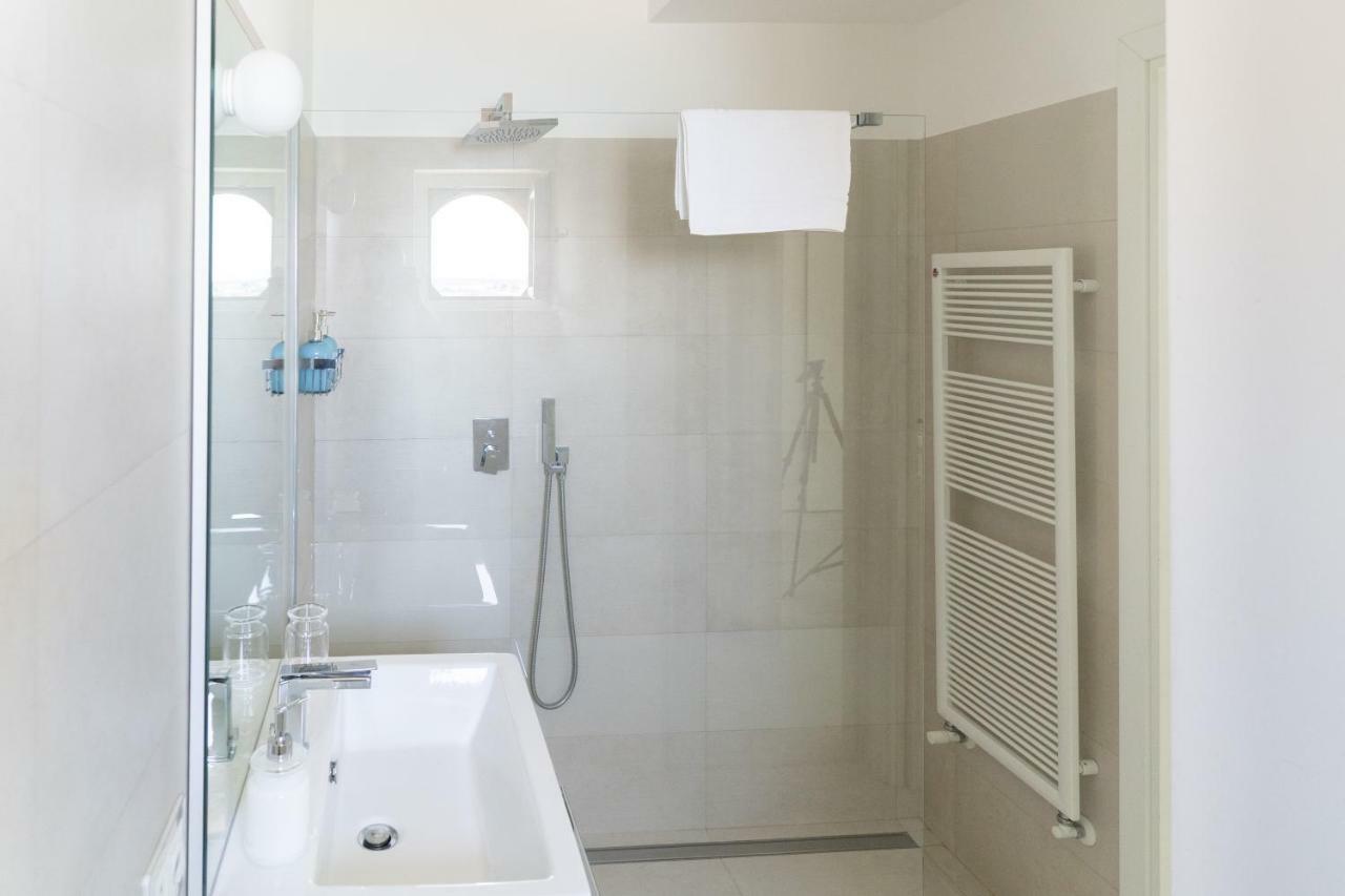 Santa Rosa Luxury Apartment 2 Bedrooms 4 People Private Parking Trani Exterior foto