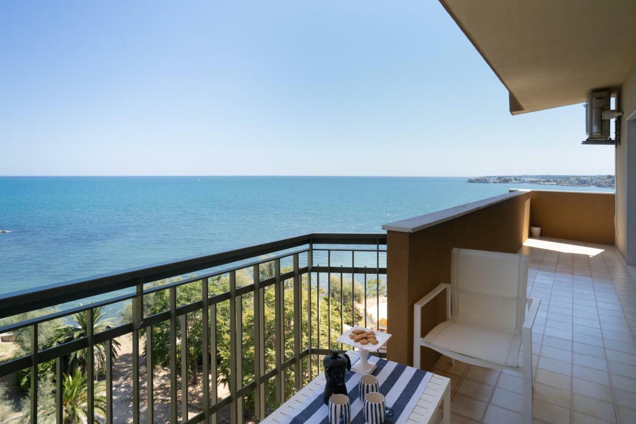 Santa Rosa Luxury Apartment 2 Bedrooms 4 People Private Parking Trani Exterior foto